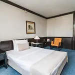 Otel Hotel Holiday