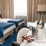 Hotel Holiday 4*