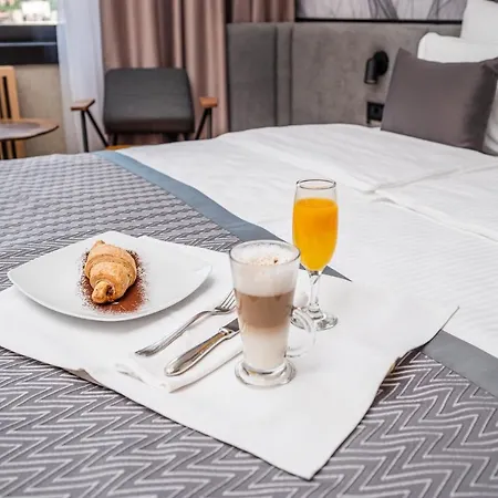 Hotel Holiday Hotell 4*