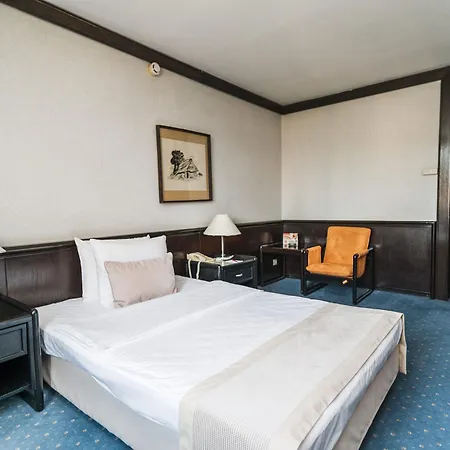 Otel Hotel Holiday