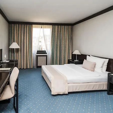 Hotel Holiday 4*