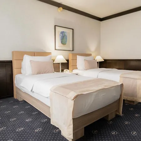 Hotel Holiday Hotell 4*