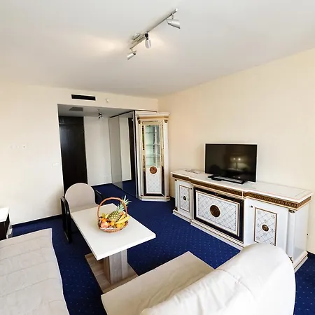 Hotel Holiday SJJ